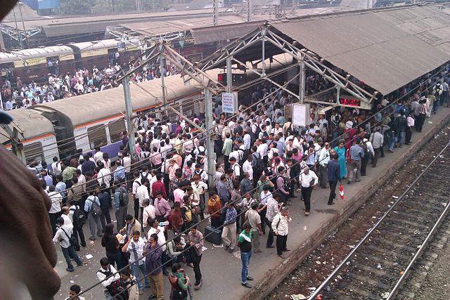A crowded train platform in Sao Paolo