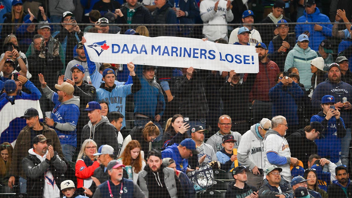 A crowd of Blue Jays fans celebrating beating the Seattle Mariners