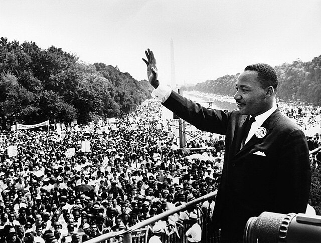 Martin Luther King, Jr and a crowd at the US capitol